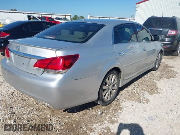 ✅ 2012 Toyota Avalon • VIN: 4T1BK3DB1CU458848 • Lot: 43462335. Listed on IAAI with 179,238 mi. Free auction sales archive from the USA and detailed vehicle history report at DreamBid. Image 4.