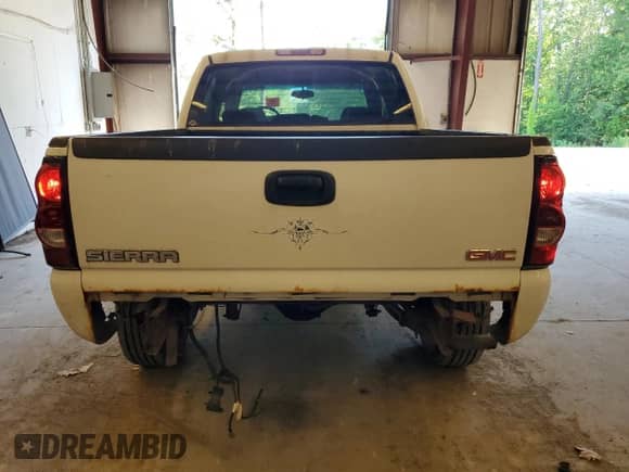 2007 GMC Sierra 1500 SL with VIN 2GTEK13V671146169, listed as a Copart auction lot 61817325 with 130,658 mi miles and Clean title. Bid and sale history available at DreamBid. Image 6.