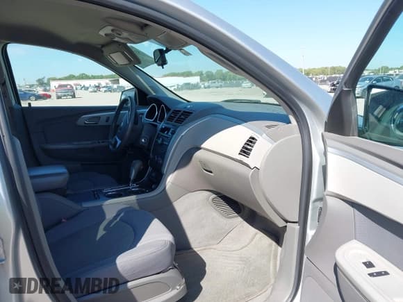 ✅ 2012 Chevrolet Traverse LS • VIN: 1GNKRFED0CJ203957 • Лот: 43375085. Опубликован ранее на IAAI с пробегом 174 348 миль. Бесплатный доступ к архиву аукционных продаж из США и подробный отчёт об истории автомобиля на DreamBid. Изображение 5.