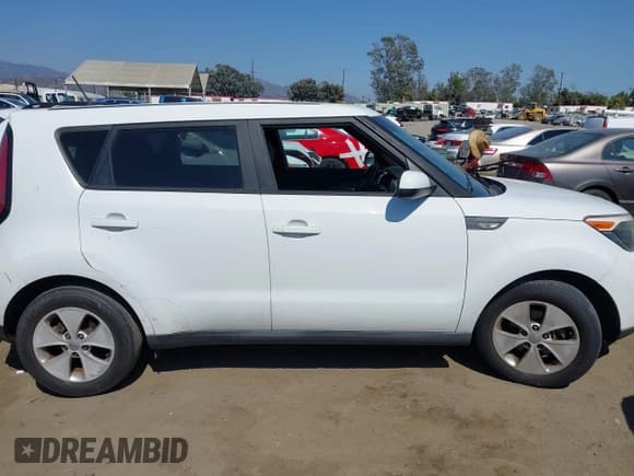 ✅ 2014 Kia Soul • VIN: KNDJN2A23E7110993 • Lot: 42761727. Listed on IAAI with 130,354 mi. Free auction sales archive from the USA and detailed vehicle history report at DreamBid. Image 14.