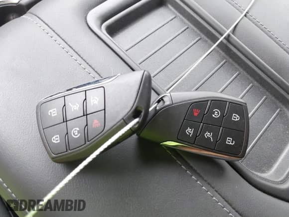 2024 Chevrolet Suburban LT z VIN 1GNSCCKD1RR196791, wystawiony jako IAAI lot #41108813 z przebiegiem 6 225 mil mil oraz . Historia ofert i sprzedaży dostępna na DreamBid. Obrazek 11.