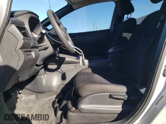 ✅ 2019 Nissan LEAF SV • VIN: 1N4AZ1CP8KC305438 • Lot: 82569595. Wystawiony na Copart z przebiegiem 68 749 mil. Bezpłatny archiwum sprzedaży aukcyjnych z USA i szczegółowy raport historii pojazdu na DreamBid. Zdjęcie 7.