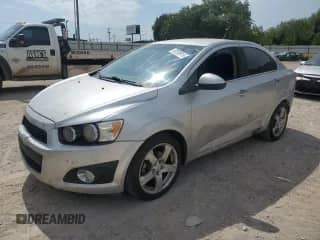 2012 Chevrolet Sonic LTZ z VIN 1G1JE5SH8C4108328, wystawiony jako Copart lot #80509915 z przebiegiem 111 625 mil mil oraz Szkoda całkowita • Salvage title. Historia ofert i sprzedaży dostępna na DreamBid. Obrazek 1.