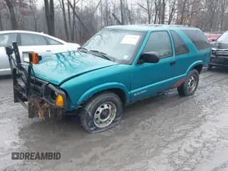 ✅ 1996 Chevrolet Blazer • VIN: 1GNCT18WXTK143881 • Lot: 41193548. Wystawiony na IAAI z przebiegiem 131 172 mil. Bezpłatny archiwum sprzedaży aukcyjnych z USA i szczegółowy raport historii pojazdu na DreamBid. Zdjęcie 2.