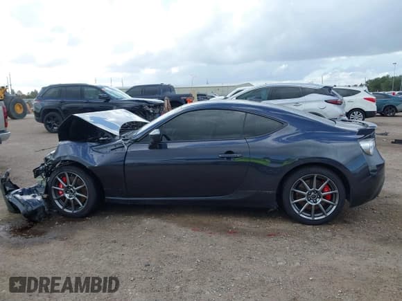 ✅ 2017 Subaru BRZ Limited • VIN: JF1ZCAC17H9603064 • Lot: 41127693. Wystawiony na IAAI z przebiegiem 58 078 mil. Bezpłatny archiwum sprzedaży aukcyjnych z USA i szczegółowy raport historii pojazdu na DreamBid. Zdjęcie 14.