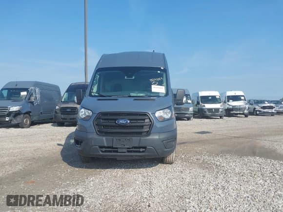 ✅ 2020 Ford Transit Cargo • VIN: 1FTBR3X85LKB27573 • Lot: 38393859. Wystawiony na IAAI z przebiegiem 68 357 mil. Bezpłatny archiwum sprzedaży aukcyjnych z USA i szczegółowy raport historii pojazdu na DreamBid. Zdjęcie 13.