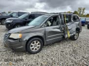 ✅ 2010 Chrysler Town & Country Touring Plus • VIN: 2A4RR8D10AR392915 • Lot: 86227995. Wystawiony na Copart z przebiegiem Nie podano. Bezpłatny archiwum sprzedaży aukcyjnych z USA i szczegółowy raport historii pojazdu na DreamBid. Zdjęcie 1.