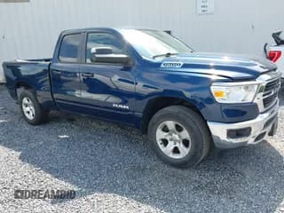 ✅ 2021 Ram 1500 Big Horn • VIN: 1C6RRFBG5MN833268 • Lot: 43103673. Wystawiony na IAAI z przebiegiem 42 223 mil. Bezpłatny archiwum sprzedaży aukcyjnych z USA i szczegółowy raport historii pojazdu na DreamBid. Zdjęcie 1.