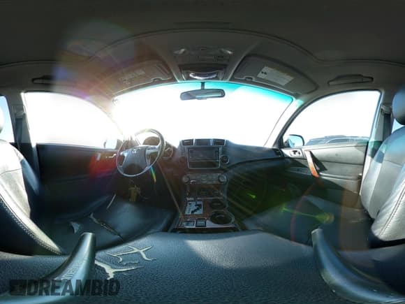 ✅ 2013 Toyota Highlander Limited • VIN: JTEDC3EH9D2017538 • Lot: 43245756. Wystawiony na IAAI z przebiegiem 188 658 mil. Bezpłatny archiwum sprzedaży aukcyjnych z USA i szczegółowy raport historii pojazdu na DreamBid. Zdjęcie 18.