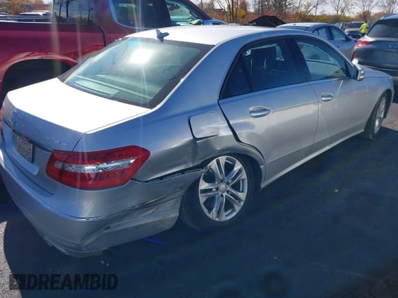 ✅ 2010 Mercedes-Benz E 550 Luxury • VIN: WDDHF9AB2AA141689 • Лот: 43540476. Опубликован ранее на IAAI с пробегом 104 821 миль. Бесплатный доступ к архиву аукционных продаж из США и подробный отчёт об истории автомобиля на DreamBid. Изображение 4.