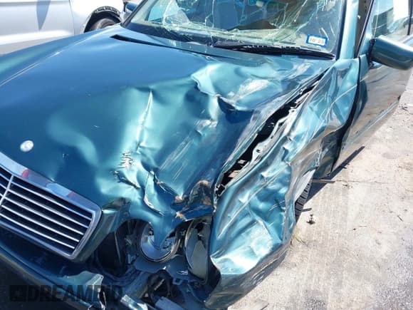 ✅ 1999 Mercedes-Benz E 320 • VIN: WDBJF65H3XA781815 • Lot: 43004483. Listed on IAAI with 252,004 mi. Free auction sales archive from the USA and detailed vehicle history report at DreamBid. Image 6.