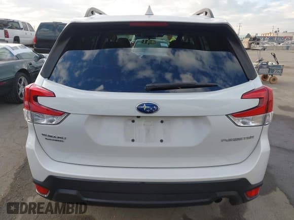 ✅ 2023 Subaru Forester Premium • VIN: JF2SKAEC9PH460007 • Lot: 43690428. Listed on IAAI with 40,598 mi. Free auction sales archive from the USA and detailed vehicle history report at DreamBid. Image 16.