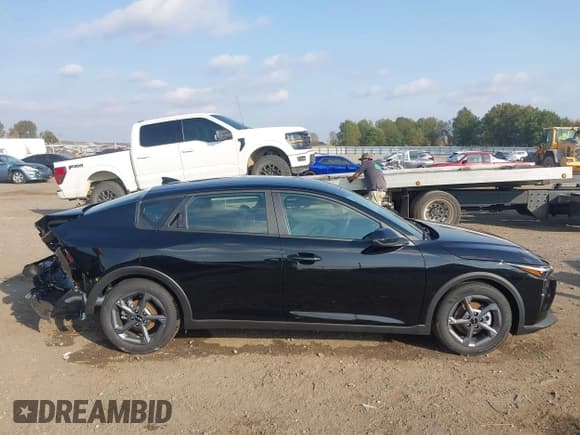 ✅ 2025 Kia K4 LXS • VIN: 3KPFT4DE8SE179512 • Лот: 43660556. Опубликован ранее на IAAI с пробегом 618 миль. Бесплатный доступ к архиву аукционных продаж из США и подробный отчёт об истории автомобиля на DreamBid. Изображение 13.