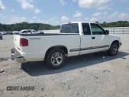 ✅ 2003 Chevrolet S-10 LS • VIN: 1GCCS19X038118231 • Lot: 71686275. Listed on Copart with 136,765 mi. Free auction sales archive from the USA and detailed vehicle history report at DreamBid. Image 3.