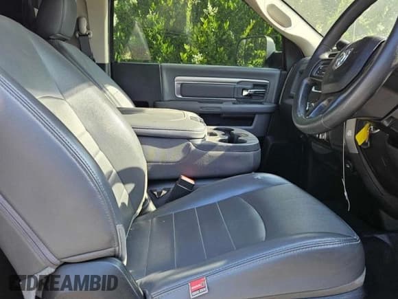 ✅ 2018 Ram 3500 • VIN: 3C7WRCAJ1JG409021 • Lot: 59641005. Wystawiony na Copart z przebiegiem 185 093 mil. Bezpłatny archiwum sprzedaży aukcyjnych z USA i szczegółowy raport historii pojazdu na DreamBid. Zdjęcie 6.