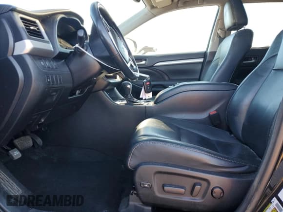 ✅ 2017 Toyota Highlander XLE • VIN: 5TDJZRFH9HS399592 • Lot: 91696515. Wystawiony na Copart z przebiegiem 75 822 mil. Bezpłatny archiwum sprzedaży aukcyjnych z USA i szczegółowy raport historii pojazdu na DreamBid. Zdjęcie 7.