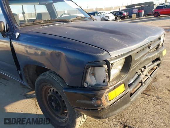 ✅ 1994 Toyota Pickup • VIN: 4TARN81A1RZ250625 • Lot: 43835630. Listed on IAAI with 126,075 mi. Free auction sales archive from the USA and detailed vehicle history report at DreamBid. Image 6.