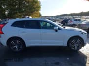 ✅ 2019 Volvo XC60 Momentum • VIN: LYVA22RK6KB206864 • Lot: 43508437. Wystawiony na IAAI z przebiegiem 63 279 mil. Bezpłatny archiwum sprzedaży aukcyjnych z USA i szczegółowy raport historii pojazdu na DreamBid. Zdjęcie 13.