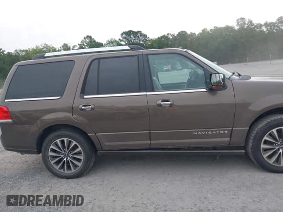 ✅ 2015 Lincoln Navigator • VIN: 5LMJJ2HT7FEJ02962 • Лот: 42209540. Опубликован ранее на IAAI с пробегом 240 998 миль. Бесплатный доступ к архиву аукционных продаж из США и подробный отчёт об истории автомобиля на DreamBid. Изображение 13.