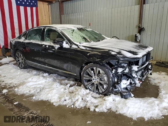 ✅ 2024 Volvo S90 Recharge Plug-In Hybrid Ultimate • VIN: LVYH60AF6RP411338 • Lot: 87608205. Listed on Copart with 833 mi. Free auction sales archive from the USA and detailed vehicle history report at DreamBid. Image 4.