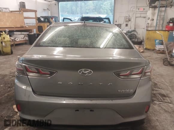 ✅ 2018 Hyundai Sonata SE • VIN: KMHE24L35JA087303 • Lot: 43307411. Listed on IAAI with 126,222 mi. Free auction sales archive from the USA and detailed vehicle history report at DreamBid. Image 16.