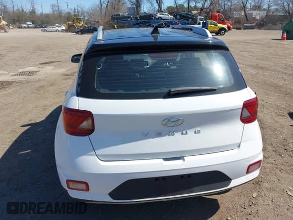 ✅ 2022 Hyundai Venue SEL • VIN: KMHRC8A37NU186508 • Lot: 41800124. Listed on IAAI with 22,141 mi. Free auction sales archive from the USA and detailed vehicle history report at DreamBid. Image 16.