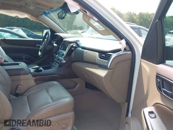 2019 Chevrolet Tahoe LT z VIN 1GNSKBKC5KR153517, wystawiony jako IAAI lot #42390642 z przebiegiem 52 034 mil mil oraz . Historia ofert i sprzedaży dostępna na DreamBid. Obrazek 5.