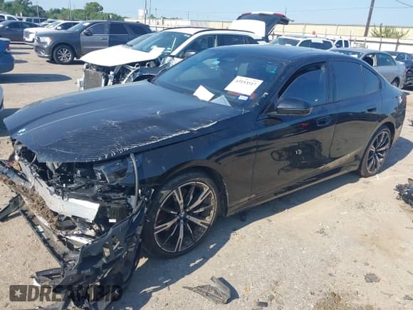 ✅ 2025 BMW 5 Series 530i • VIN: WBA43FJ01SCU16163 • Lot: 43153517. Wystawiony na IAAI z przebiegiem 11 809 mil. Bezpłatny archiwum sprzedaży aukcyjnych z USA i szczegółowy raport historii pojazdu na DreamBid. Zdjęcie 2.