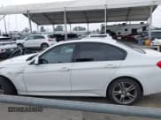 ✅ 2015 BMW 3 Series 328i xDrive • VIN: WBA3B5C5XFF959517 • Lot: 42421435. Wystawiony na IAAI z przebiegiem 122 833 mil. Bezpłatny archiwum sprzedaży aukcyjnych z USA i szczegółowy raport historii pojazdu na DreamBid. Zdjęcie 14.