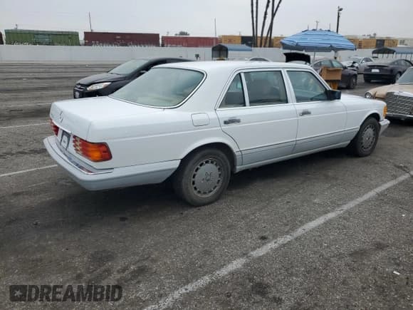✅ 1991 Mercedes-Benz 560 • VIN: WDBCA39E4MA564369 • Лот: 60722405. Опубликован ранее на Copart с пробегом 122 325 миль. Бесплатный доступ к архиву аукционных продаж из США и подробный отчёт об истории автомобиля на DreamBid. Изображение 3.