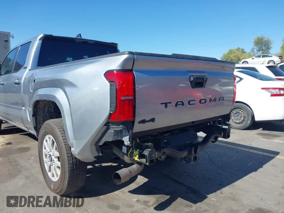 ✅ 2025 Toyota Tacoma SR5 • VIN: 3TMLB5JNXSM119298 • Lot: 43345761. Wystawiony na IAAI z przebiegiem 6 252 mil. Bezpłatny archiwum sprzedaży aukcyjnych z USA i szczegółowy raport historii pojazdu na DreamBid. Zdjęcie 6.