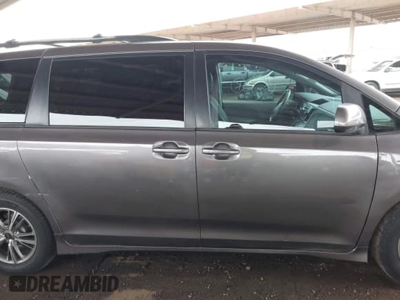 ✅ 2011 Toyota Sienna SE • VIN: 5TDXK3DC6BS113711 • Lot: 41809910. Listed on IAAI with 174,746 mi. Free auction sales archive from the USA and detailed vehicle history report at DreamBid. Image 13.