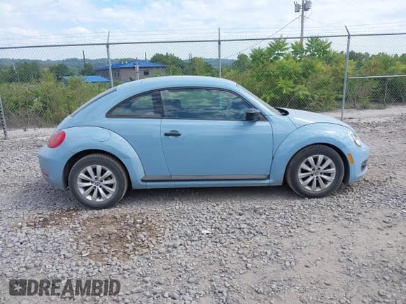 ✅ 2015 Volkswagen Beetle 1.8T • VIN: 3VWF17AT7FM645336 • Lot: 42907873. Wystawiony na IAAI z przebiegiem 108 018 mil. Bezpłatny archiwum sprzedaży aukcyjnych z USA i szczegółowy raport historii pojazdu na DreamBid. Zdjęcie 13.
