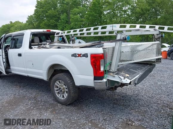 ✅ 2017 Ford F-250 Lariat • VIN: 1FT7W2B6XHED69215 • Lot: 42473798. Wystawiony na IAAI z przebiegiem 158 697 mil. Bezpłatny archiwum sprzedaży aukcyjnych z USA i szczegółowy raport historii pojazdu na DreamBid. Zdjęcie 3.
