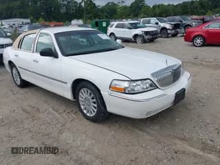 ✅ 2003 Lincoln Town Car Executive • VIN: 1LNHM81W43Y622188 • Lot: 42813056. Wystawiony na IAAI z przebiegiem 95 239 mil. Bezpłatny archiwum sprzedaży aukcyjnych z USA i szczegółowy raport historii pojazdu na DreamBid. Zdjęcie 1.