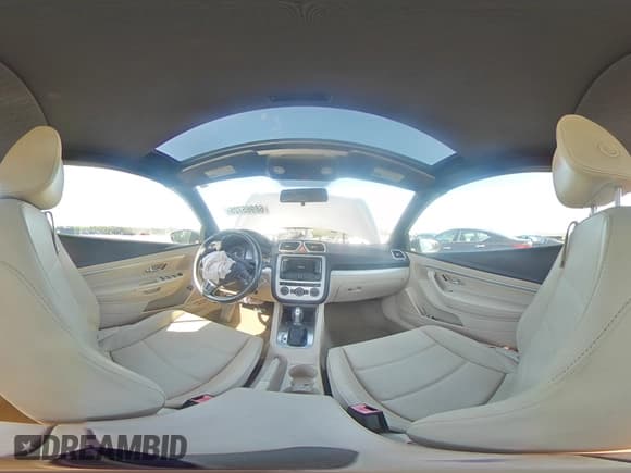 ✅ 2015 Volkswagen Eos Komfort • VIN: WVWBW8AH9FV001489 • Лот: 68965725. Опубликован ранее на Copart с пробегом 98 038 миль. Бесплатный доступ к архиву аукционных продаж из США и подробный отчёт об истории автомобиля на DreamBid. Изображение 14.