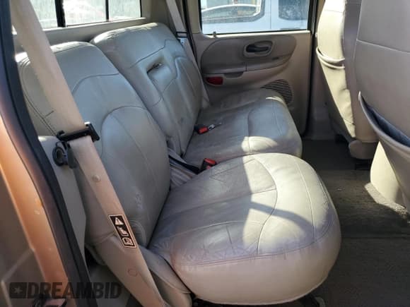 ✅ 2001 Ford F-150 XLT • VIN: 1FTRW07L91KE87596 • Lot: 82174315. Listed on Copart with 155,371 mi. Free auction sales archive from the USA and detailed vehicle history report at DreamBid. Image 10.