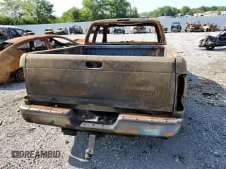 2001 Dodge 1500 z VIN 3B7HF13Y81M543717, wystawiony jako Copart lot #70762164 z przebiegiem Nie podano mil oraz Nie do naprawy • Non repairable. Historia ofert i sprzedaży dostępna na DreamBid. Obrazek 6.