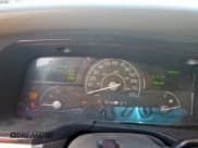 ✅ 2003 Lincoln Town Car Signature • VIN: 1LNHM82W13Y608408 • Lot: 68421325. Wystawiony na Copart z przebiegiem 173 360 mil. Bezpłatny archiwum sprzedaży aukcyjnych z USA i szczegółowy raport historii pojazdu na DreamBid. Zdjęcie 9.