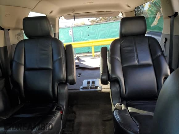 ✅ 2011 Chevrolet Suburban LT • VIN: 1GNSKJE30BR141457 • Lot: 90385625. Listed on Copart with 162,731 mi. Free auction sales archive from the USA and detailed vehicle history report at DreamBid. Image 10.