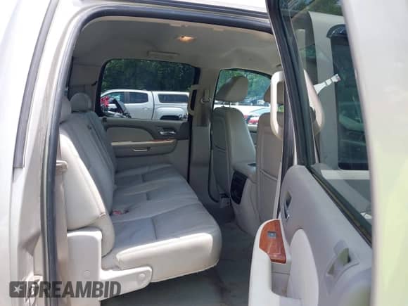✅ 2008 GMC Sierra 1500 SLT • VIN: 3GTEK13J18G217512 • Lot: 42668985. Listed on IAAI with 258,854 mi. Free auction sales archive from the USA and detailed vehicle history report at DreamBid. Image 8.