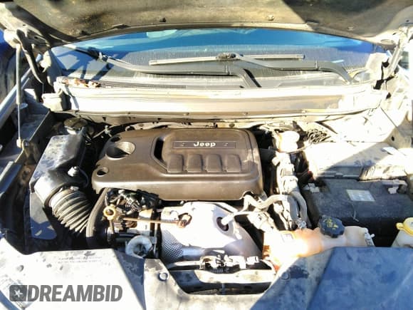 ✅ 2019 Jeep Cherokee Latitude Plus • VIN: 1C4PJLLN0KD175526 • Lot: 43723489. Wystawiony na IAAI z przebiegiem 110 922 mil. Bezpłatny archiwum sprzedaży aukcyjnych z USA i szczegółowy raport historii pojazdu na DreamBid. Zdjęcie 10.