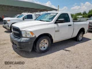 2017 Ram 1500 Tradesman z VIN 3C6JR6AG1HG586666, wystawiony jako Copart lot #65384775 z przebiegiem 31 629 mil mil oraz Czysty tytuł • Clean title. Historia ofert i sprzedaży dostępna na DreamBid. Obrazek 1.