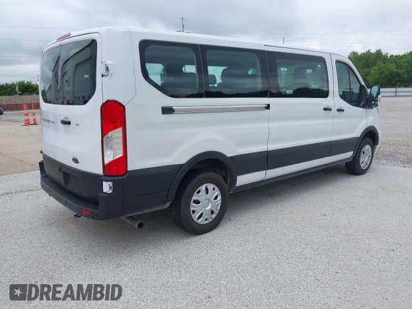 ✅ 2021 Ford Transit Passenger XL • VIN: 1FBAX2Y80MKA31866 • Lot: 42445861. Listed on IAAI with 65,193 mi. Free auction sales archive from the USA and detailed vehicle history report at DreamBid. Image 4.