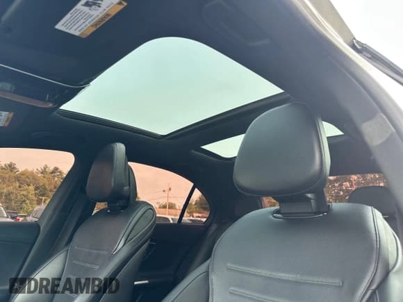 ✅ 2022 Mercedes-Benz C 300 • VIN: W1KAF4HB6NR066528 • Lot: 68215355. Wystawiony na Copart z przebiegiem 63 322 mil. Bezpłatny archiwum sprzedaży aukcyjnych z USA i szczegółowy raport historii pojazdu na DreamBid. Zdjęcie 12.