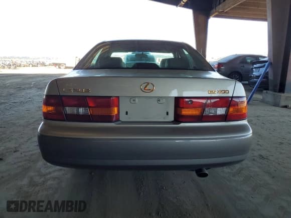 ✅ 1999 Lexus ES 300 • VIN: JT8BF28G0X0230506 • Лот: 46377375. Опубликован ранее на Copart с пробегом 103 192 миль. Бесплатный доступ к архиву аукционных продаж из США и подробный отчёт об истории автомобиля на DreamBid. Изображение 6.