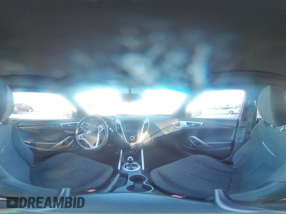 ✅ 2017 Hyundai Veloster Value Edition • VIN: KMHTC6ADXHU317728 • Lot: 82231864. Wystawiony na Copart z przebiegiem Nie podano. Bezpłatny archiwum sprzedaży aukcyjnych z USA i szczegółowy raport historii pojazdu na DreamBid. Zdjęcie 12.