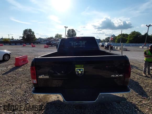 ✅ 2018 Ram 2500 Big Horn • VIN: 3C6UR5DJ8JG106725 • Lot: 43272073. Listed on IAAI with 131,115 mi. Free auction sales archive from the USA and detailed vehicle history report at DreamBid. Image 16.