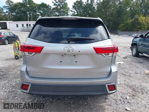 ✅ 2018 Toyota Highlander Limited Platinum • VIN: 5TDYZRFH3JS283082 • Lot: 43339719. Wystawiony na IAAI z przebiegiem 48 268 mil. Bezpłatny archiwum sprzedaży aukcyjnych z USA i szczegółowy raport historii pojazdu na DreamBid. Zdjęcie 17.