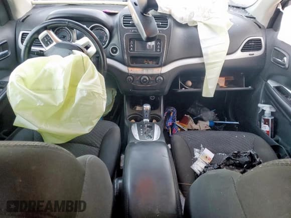 ✅ 2019 Dodge Journey SE • VIN: 3C4PDCBB4KT794462 • Lot: 91389495. Wystawiony na Copart z przebiegiem 81 952 mil. Bezpłatny archiwum sprzedaży aukcyjnych z USA i szczegółowy raport historii pojazdu na DreamBid. Zdjęcie 8.